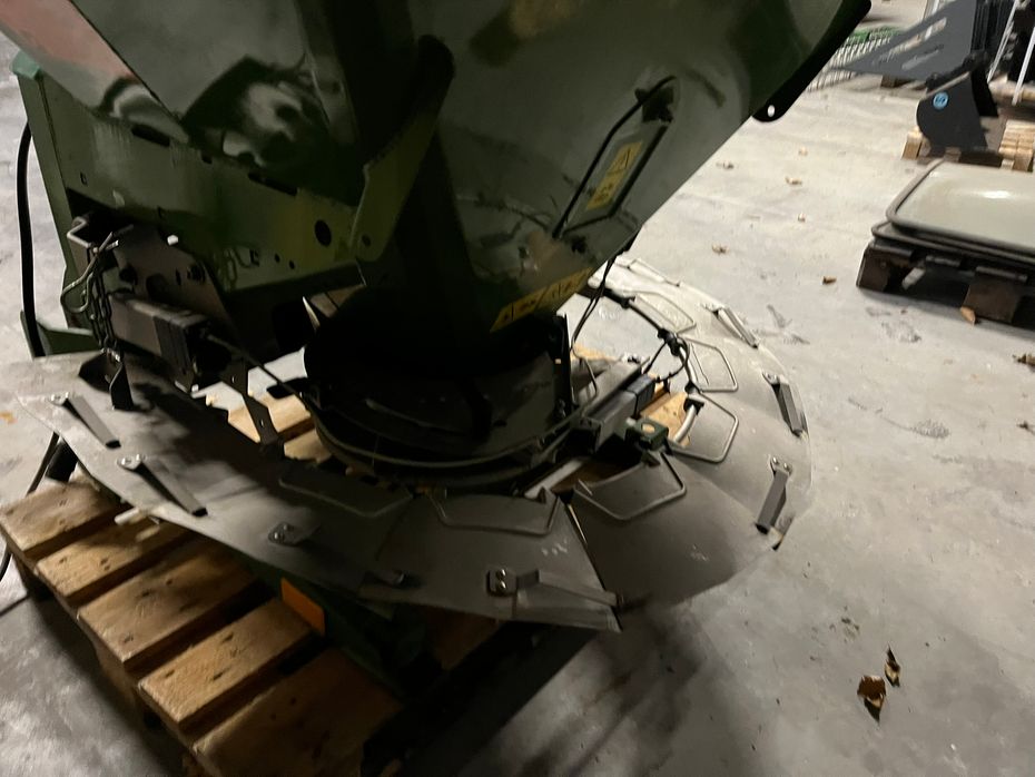 Amazone E+S 750 Velholdt Salspreder som er meget lidt brugt, den er med Amados computer - Vinterredskaber - Saltspreder - 5