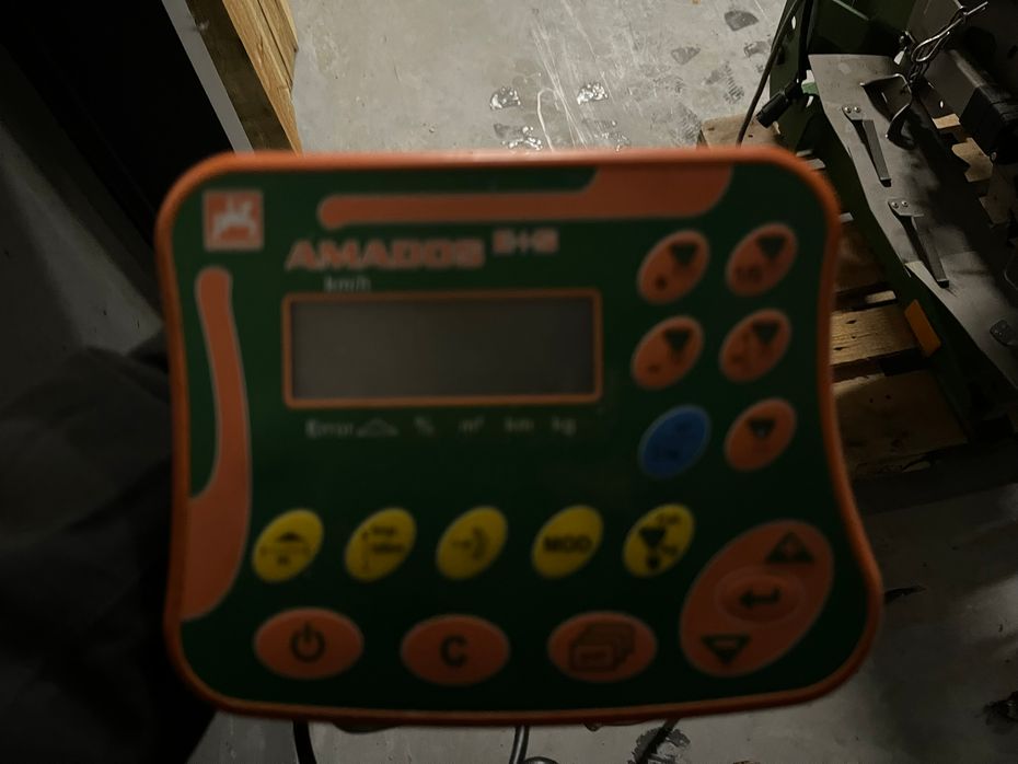 Amazone E+S 750 Velholdt Salspreder som er meget lidt brugt, den er med Amados computer - Vinterredskaber - Saltspreder - 8