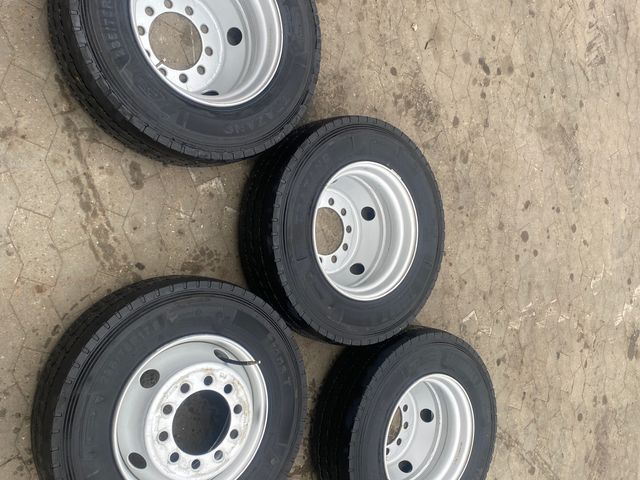 Dæk Trazano 235/75R17.5
