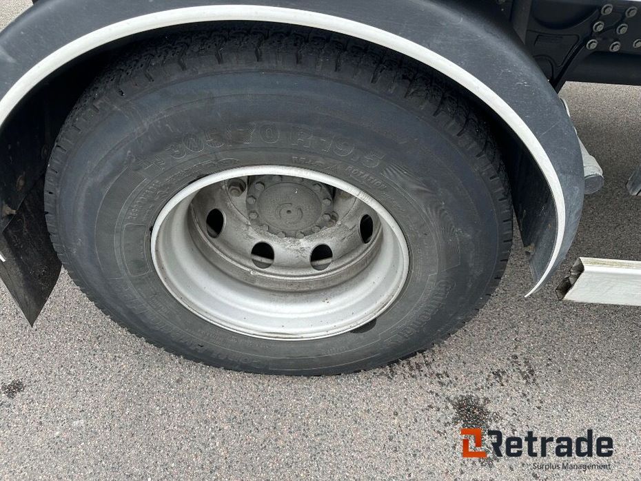 Iveco Eurocargo med rampe - Lastbiler - Fast kasse - 5