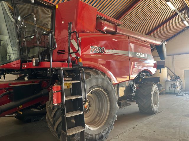 Case IH Axial Flow 7230