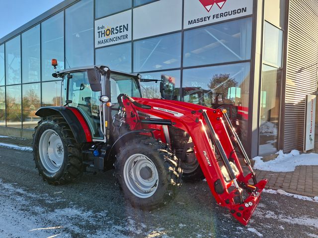 Massey Ferguson 5M.145