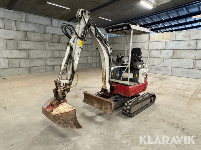 Takeuchi TB215R med 3 skovle