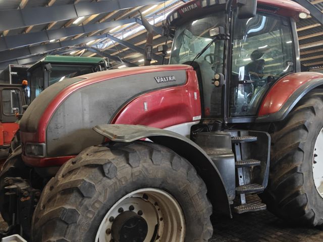 Valtra S260