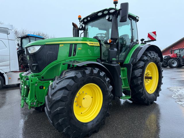 John Deere 6R250