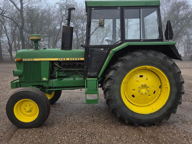 John Deere 3030