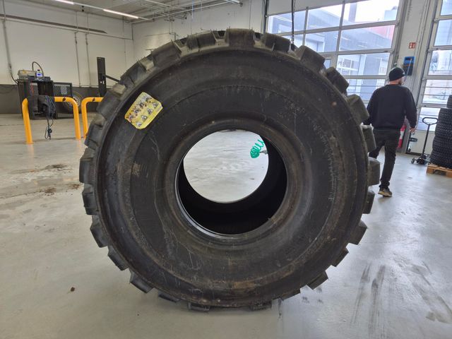 Michelin 875/65R29