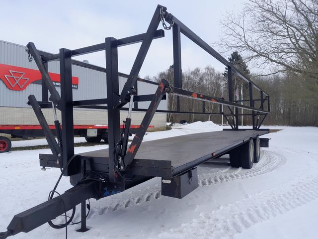 Scania 12 meter halmvogn med hydraulisk ræk.