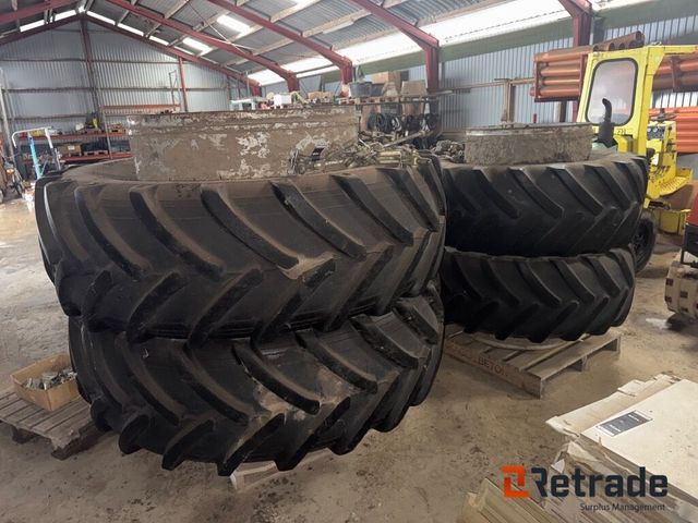 2 sæt. Tvillinghjul med spænder 620/70 R42 og 540/65 R30