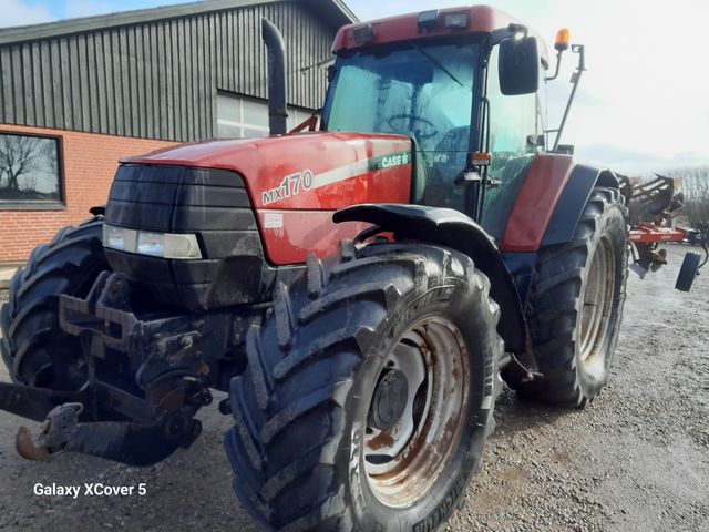 Case IH MX 170 med affjdret foraksel og original frontlift