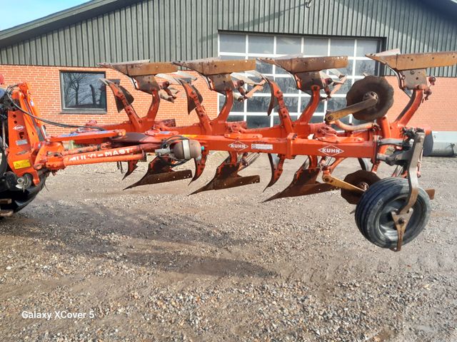 Kuhn Multimaster 110 med hydraulisk udløser