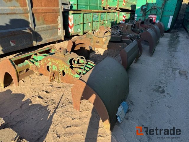 5 x sandgrabber, 1 x skovgrab og 1 x palleløfter 