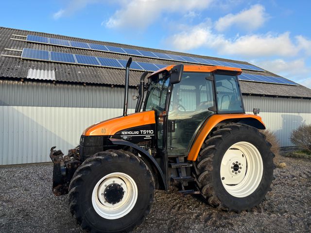 New Holland TS 110