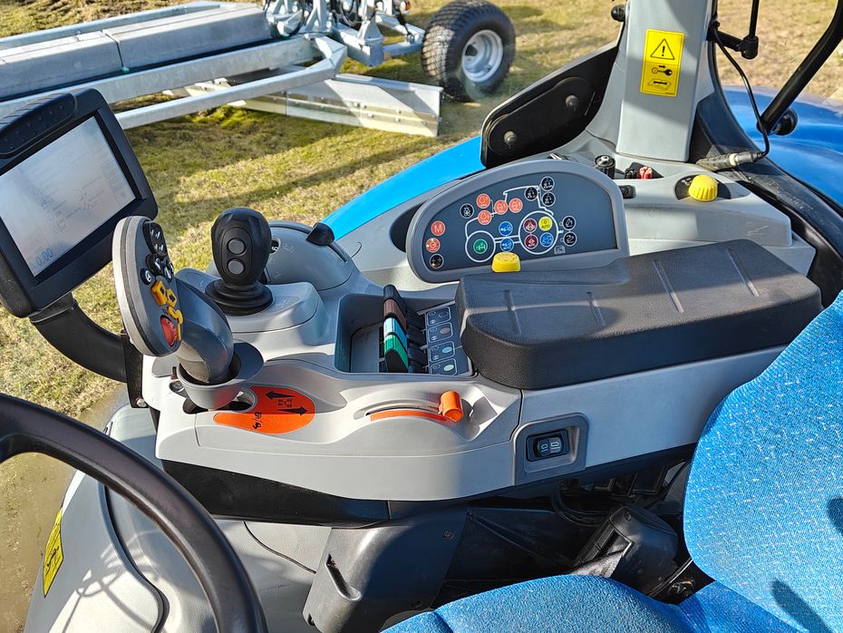 New Holland T7030 Autocommand - Traktorer - Traktorer 4 wd - 6