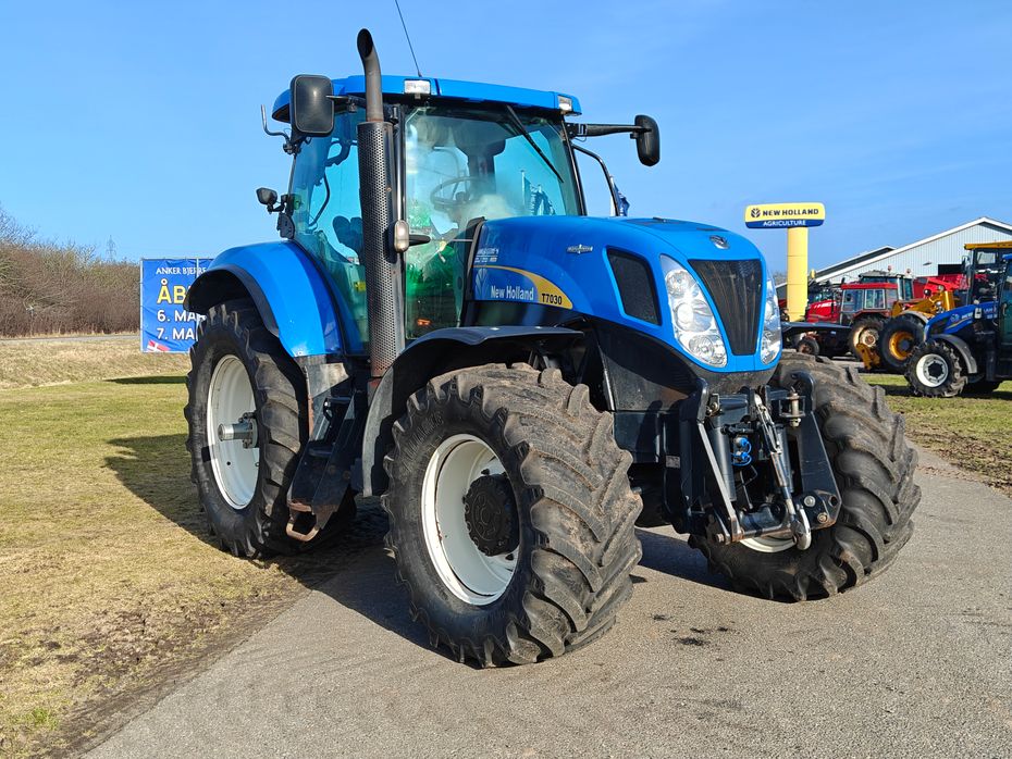 New Holland T7030 Autocommand - Traktorer - Traktorer 4 wd - 2