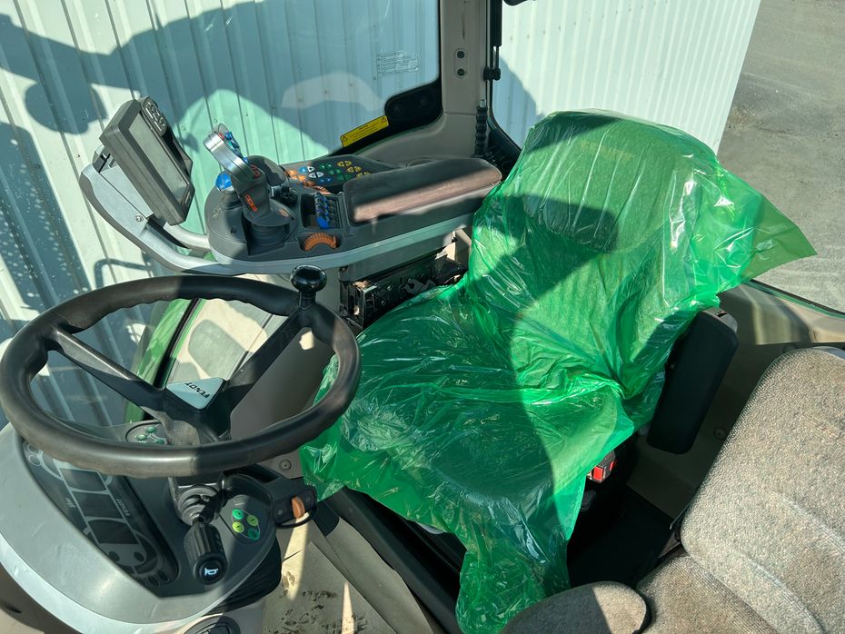 Fendt 514 Vario SCR Profi Med Luft + Fendt Frontlæsser 4X80 - Traktorer - Traktorer 4 wd - 6