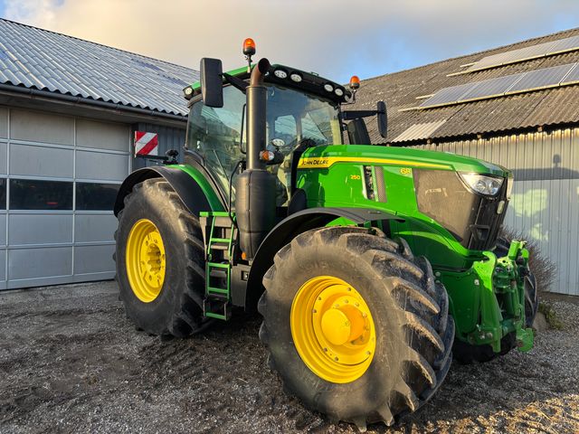 John Deere 6R250