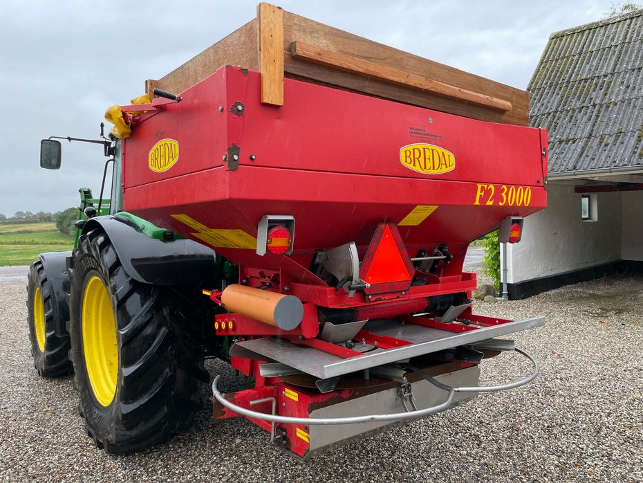 Bredal F2 3000 - Gødningsmaskiner - Liftophængte gødningsspredere - 1