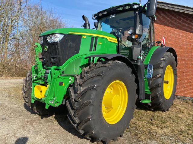 John Deere 6R250