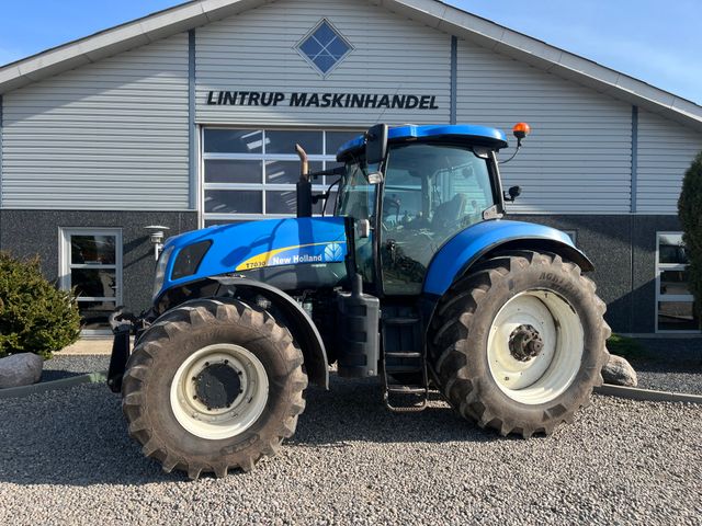 New Holland T7030