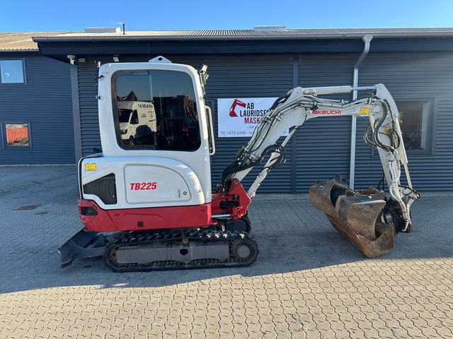 Takeuchi TB225