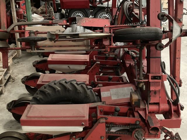 Monopil 12 rk. Hydraulisk opklap. Med næsten nye såskær.