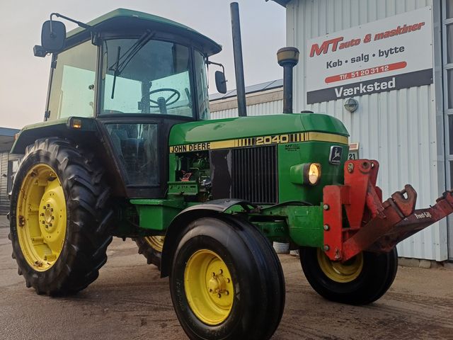 John Deere 2040