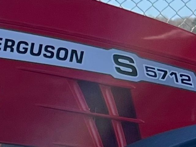 Massey Ferguson 5712S