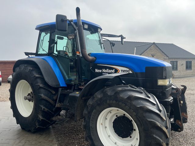 New Holland TM190