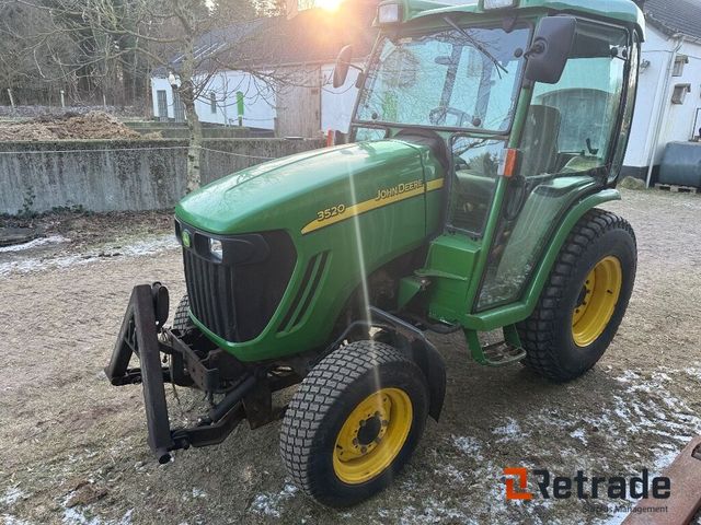 John Deere 3520 007