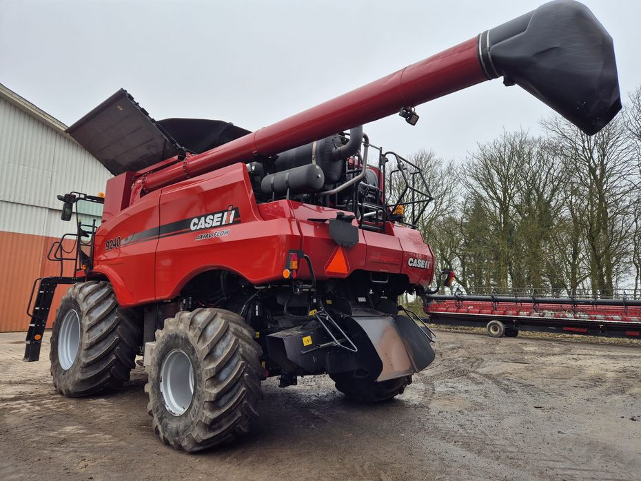 Case IH Axial Flow 9240 Inkl. 41 fod 3050 skærebord - Høstmaskiner - Mejetærskere - 4