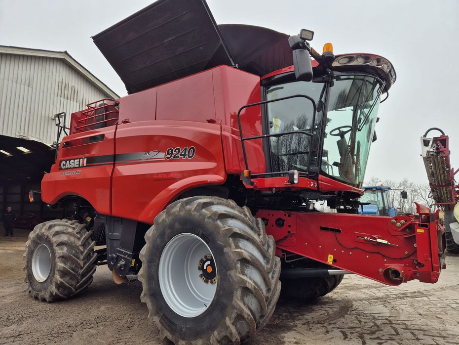 Case IH Axial Flow 9240 Inkl. 41 fod 3050 skærebord - Høstmaskiner - Mejetærskere - 1