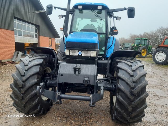 New Holland TM 155 Range Comand med frontlift