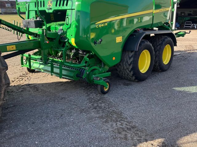 John Deere C441R