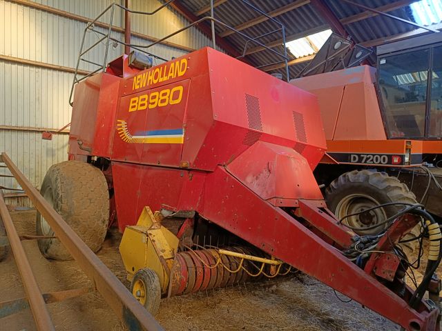 New Holland BB980