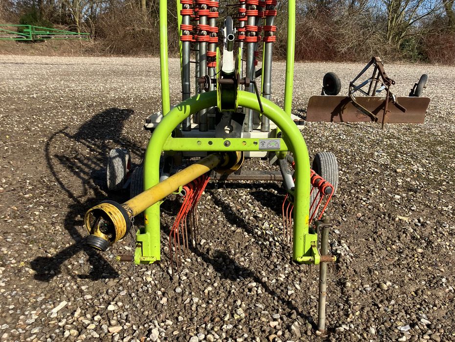 CLAAS Liner 420 Liner 420 - Hø- og halmhåndtering - River og vendere - 1