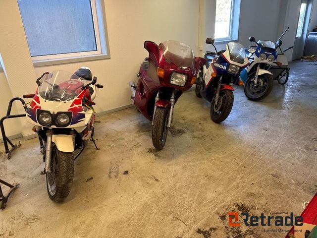 4 stk. klassiske MC Honda 400 RR, Honda Schurgers 990 S, Honda VF 500 og Suzuki GSXR 