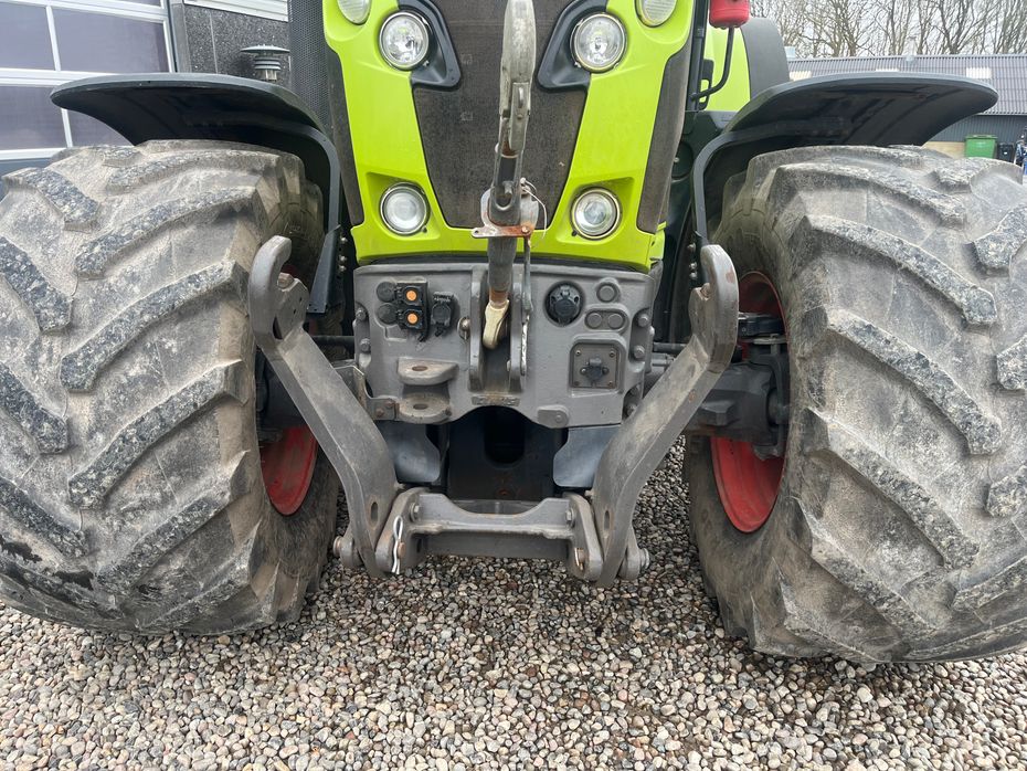 CLAAS AXION 850 CMatic med frontlift - Traktorer - Traktorer 4 wd - 4