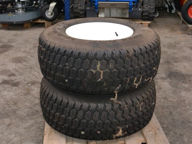 Super Turf 33x12.50-16.5 R