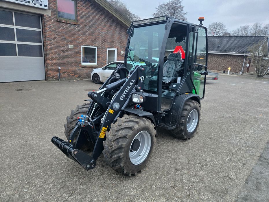 Pitbull X27-45CRT m / kabine - Læssemaskiner - Minilæssere - 2