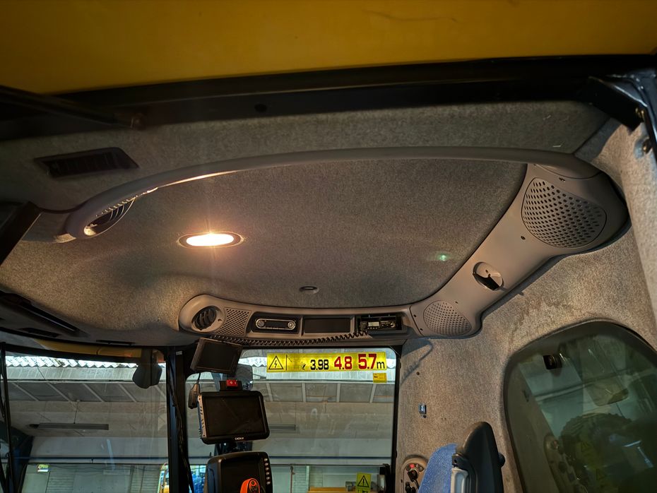 New Holland CR9080 + 30” VarioFeed - Høstmaskiner - Mejetærskere - 13