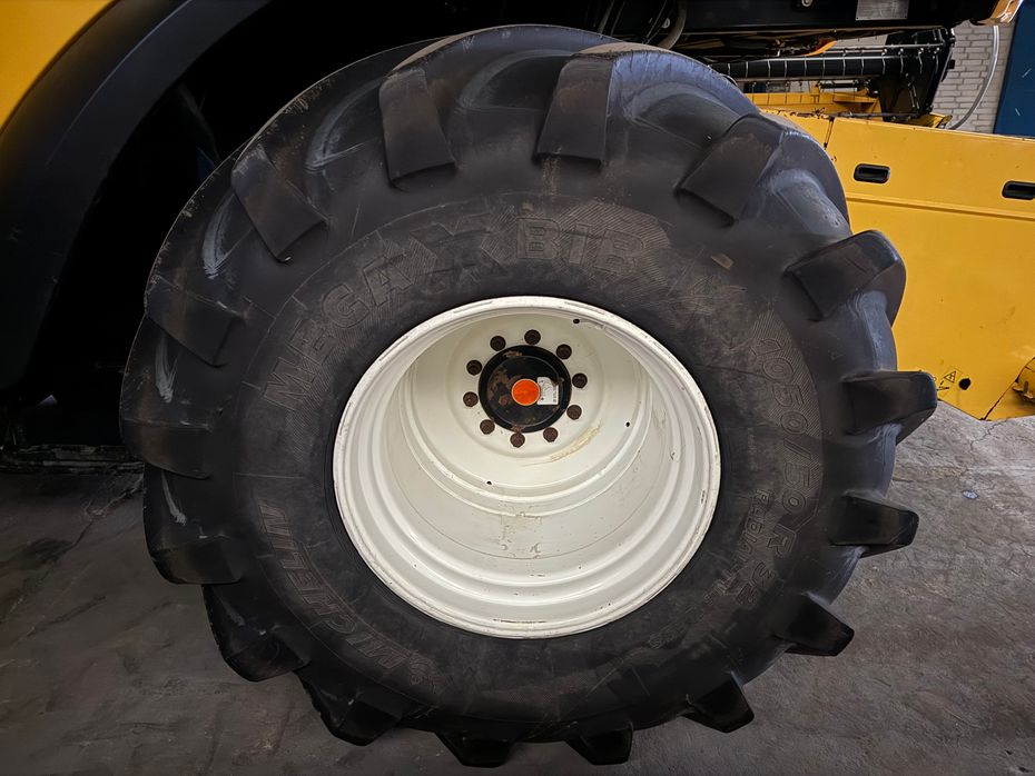New Holland CR9080 + 30” VarioFeed - Høstmaskiner - Mejetærskere - 7