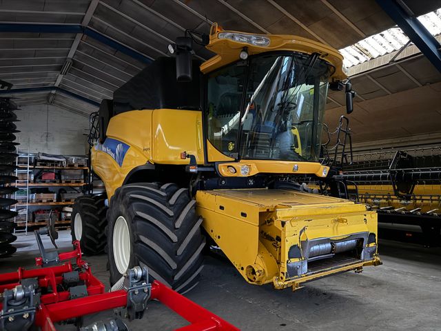 New Holland CR9080