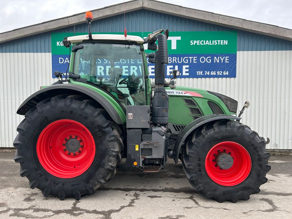 Fendt 724 Vario S4 Profi Plus Med Front PTO - Traktorer - Traktorer 4 wd - 4