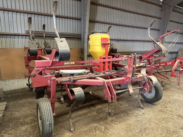 Kongskilde Vibroflex 4300 19 tands med el frøspreder.