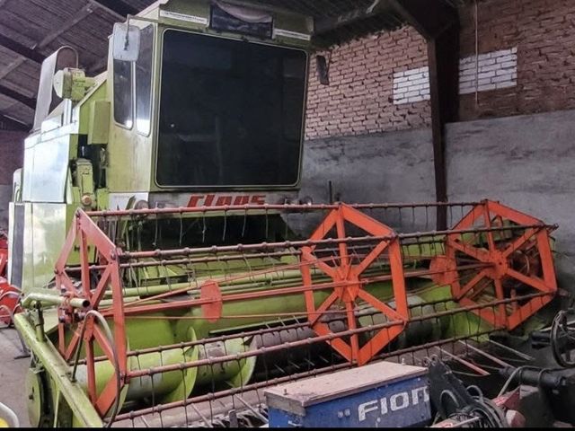 CLAAS 12 fods maskine som løbende er vedligeholdt.