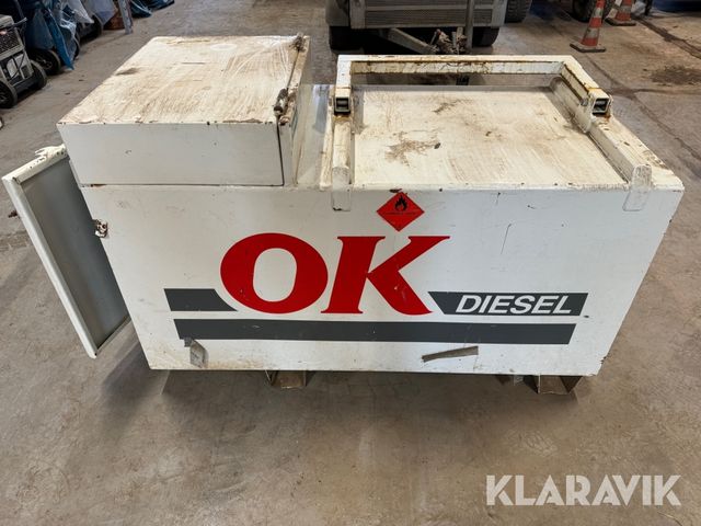 Färmartanken AB med pumpe 800 Liter