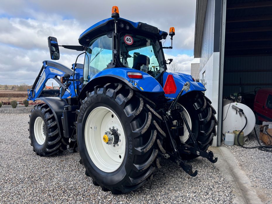 New Holland T7.215 S frontlift + frontlæsser, som ny - Traktorer - Traktorer 4 wd - 7