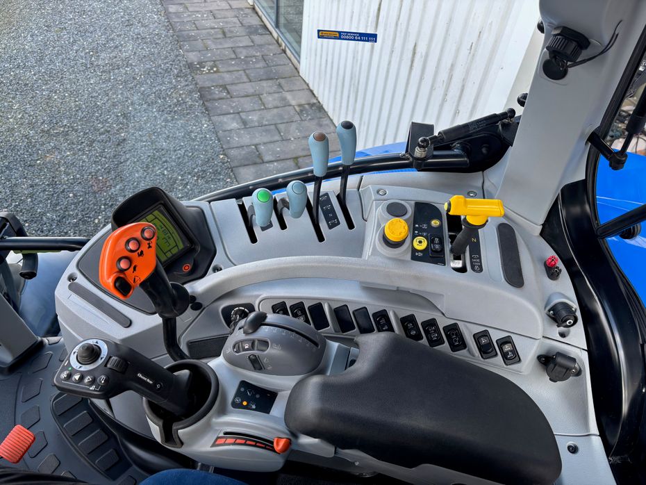 New Holland T7.215 S frontlift + frontlæsser, som ny - Traktorer - Traktorer 4 wd - 21