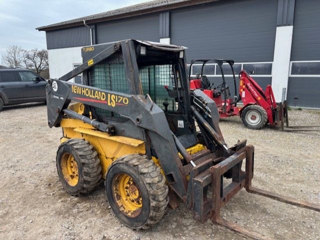 New Holland LS 170
